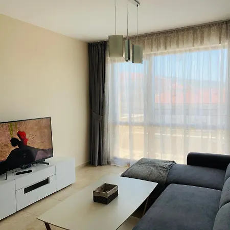 Apartment Big One Bedroom In Sea Dreams,
